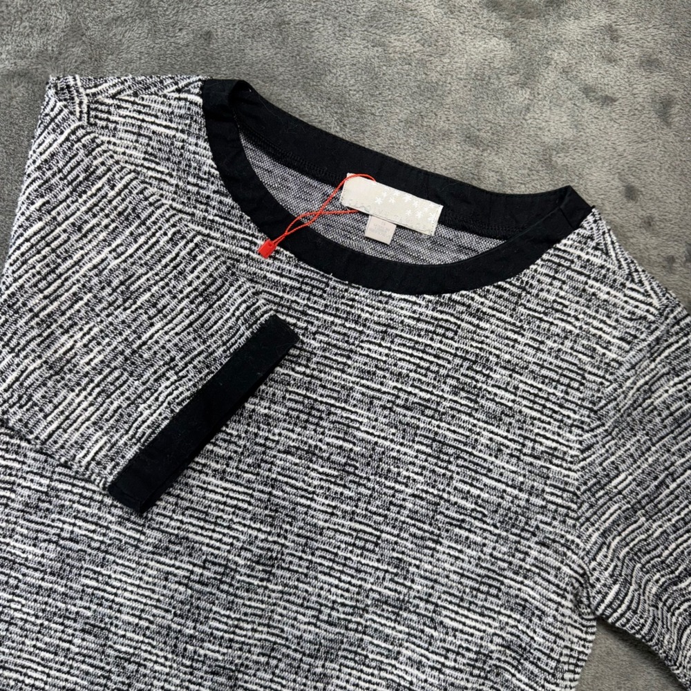 Carolyn Taylor Textured Knit Top Short Sleeve Black and White Women's‎